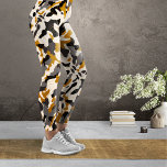 Legging Camo Diagonal Castanho com Linhas de Contorno<br><div class="desc">Você está procurando uma design moderna inspirada no camo? Esse padrão infinito combina linhas de contorno topográfico com camuflagem única, diagonal, em castanho, cinzas e carvão. Uma ousada declaração de moda urbana para pessoas que querem estar à frente das tendências. Disponível também em outras combinações de cores. Design original de...</div>