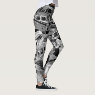 Legging Carros vintage se esgotando em um pátio de um car