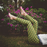 Legging Celandina Amarelo Poppy Floral<br><div class="desc">Leggings comoventes e resistentes que apresentam a foto de uma flor amarela de madeira papoula,  também conhecida como Celandine Poppy,  e impressa em um padrão repetitivo. As cores incluem amarelo e verde. Um design floral divertido! Selecione o tamanho das suas leggings.</div>