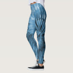 Legging Cinza Azul de Aço Cola de Iniciação Sintética<br><div class="desc">Estas leggings apresentam um design de gravata psicodélico que lembra a contracultura hippie dos anos 60. Perfeito para ioga,  correndo,  trabalhando na academia,  ou apenas quando você quer vestir umas fotos sexy bonitinhas. As cores muda incluem tons de azul de aço e cinzas.</div>