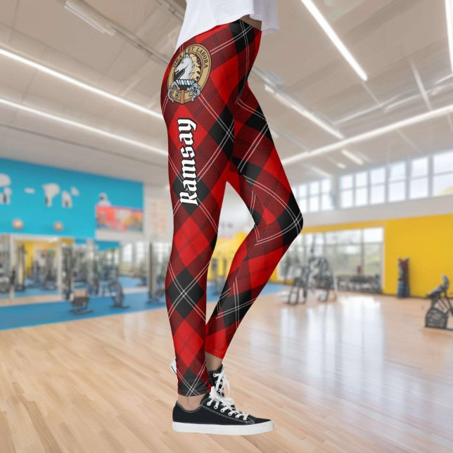 Legging Clan Ramsay Crest sobre o Red Tartan (Criador carregado)