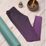 Legging Cor da Tendência do outono Pernas de Mão Roxas<br><div class="desc">Na moda Plum Purple Sutil ombre leggings da nossa coleção de cores de tendência Autumn e Winter 2023/24 oferecem charme de eterno. Estas Leggings em forma de "Ombre Cyan Leggings" apresentam um gradiente, desaparecendo do escuro no topo para a cor mais clara/mais clara nas pernas. Estas leggings são uma forma...</div>
