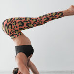 Legging Cor de Pêssego de Coral Vivo de 2019 Leopardo Dour<br><div class="desc">Este design foi criado através da arte digital. Pode ser personalizado clicando no botão personalizar e adicionando texto, imagens ou eliminar imagens para personalizar. Entre em contato comigo em colorflowcreations@gmail.com se você quiser usar este design em outro produto. Compre minha pintura de acrílico abstrato original para venda em www.etsy.com/shop/colorflowart. Veja...</div>