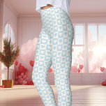 Legging Dia de os namorados de coração do quadro de verifi<br><div class="desc">Estas Pernas de Dia de os namorados Cardíaco Azul Claro são a forma perfeita de adicionar algum charme ao seu traje festivo. Apresentando um padrão cardíaco delicioso de tabuleiro de xadrez em azul-claro e branco, essas leggings são confortáveis e na moda para qualquer celebração de Dia de os namorados. Pares-os...</div>