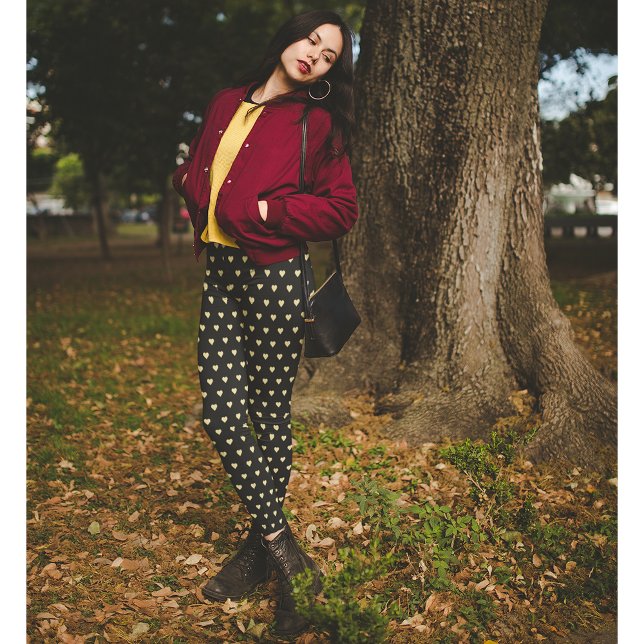 Legging Dourado Coração Padrão Viagem de Moda Preta (Gold Hearts Pattern Black Fashion Travel Workout Leggings)