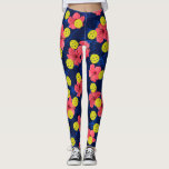 Legging Esportes De Flor Tropical Red Hibiscus De Bateball<br><div class="desc">Leva o teu jogo a um patamar com estas leggings de picleball divertidas,  com bolas de piclebolas amarelas colocadas sobre um fundo de flores de hibisco vermelhas,  folhas de palma azul e samambaias.  Excelente para jogos de recreação,  torneio ou correndo pela cidade.</div>