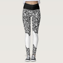 Expresse-se de vestido branco e preto