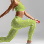 Legging Flocos de neve da Novidade do Natal nos Jogos Verd<br><div class="desc">Esses flocos de neve bonitos em leggings verdes de novidade são uma maneira divertida de mostrar seu estilo único com um toque caprichoso e coordenar com meu design original de elfo mestiço.</div>