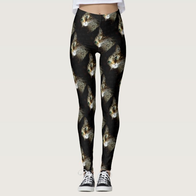 Legging Gato Tabby Com Olhos Verdes Isolados A Preto (Frente)
