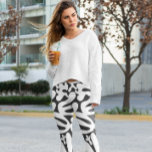 Legging ginástica na moda preto e branco<br><div class="desc">Experimente conforto e estilo com as nossas leggings modernas de preto e branco. Apresentando um padrão de abstrato elegante e divertido por todo o lado, estas leggings são perfeitas para mulheres ocupadas que querem parecer na moda sem esforço. Feitos com o máximo cuidado, eles fornecem um ajustado e são projetados...</div>