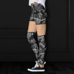 Legging Habilidades e Rosas de giz | Gótica Glam Funky Gru<br><div class="desc">#abstractart Funky 90s grunge gótico em um padrão sem descontinuidades de crânios e rosas de açúcar de giz em uma textura de veludo esmagado inspirada no Dia das Bruxas e no Dia Mexicano dos Mortos (dia de los muertos). O moderno design mestiço moderno adiciona o pop perfeito de cor e...</div>
