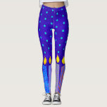 Legging Hanukkah Boho vela Turquoise Star de David Blue<br><div class="desc">Seja um ladrão de tendências e entre no espírito de feriado com essas leggings estranhamente divertidas! Uma ilustração lúdica, moderna e artística de velas coloridas com padrão azul e pequenas tartarugas Estrelas de David sobrepõem um fundo rico e profundo de textura azul. Trabalhe, faça recados, ou apenas saia. Tão único,...</div>