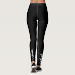 Legging Inalar Script Exalado Preto e Branco<br><div class="desc">Essas leggings únicas,  preto e branco,  com as palavras "inalar" e "exalar" em uma letra cursiva moderna,  manuscrita,  irão diferenciá-lo do resto.</div>