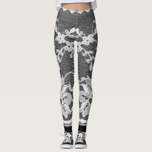 Legging Lace floral branco: fundo preto.
