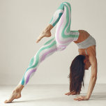 Legging Linhas onduladas, púrpuras e verdes, de aquarelas<br><div class="desc">Linhas onduladas púrpuras e verdes de aquarelas. O pincel bonito trava linhas de aquarela. Padrão moderno e jovem,  perfeito para um pop de cor em seus dias de yoga.</div>