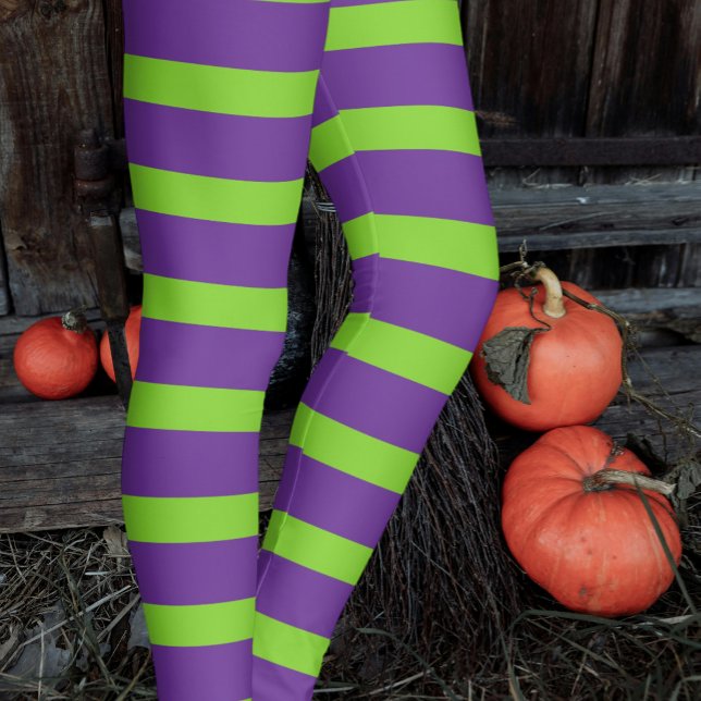 Legging Meias roxas de bruxa-das-bruxas (Witch's green and purple leggings side view.)