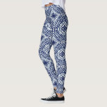 Legging Modern Batik Stars Marinho Azul Branco Geométrico<br><div class="desc">Padrão pintado de cor d'água nos estilos azul e branco do marinho índigo moderno,  com estrelas e formas de diamante. Esta obra de arte original foi pintada e gráfica desenhada por uma artista e designer internacionalmente licenciada,  Audrey Jeanne Roberts. Direitos autorais.</div>