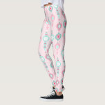 Legging Natais vintages Ornamentos Feriado Rosa Bonito<br><div class="desc">Adicione um toque festivo à sua roupa com estas leggings que apresentam ilustrações de ornamentos de vidro de mercúrio em cor rosa e verde-menta contra um fundo rosa pálido.</div>