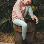 Legging Padrão azul claro simples<br><div class="desc">Mantenha-se na moda e confortável com as calças de treino destas mulheres, apresentando um padrão azul simples que adiciona um toque de charme à sua coleção de roupas de yoga. Projetados num estilo minimalista, essas leggings misturam elementos caprísimos divertidos com uma estética simplista e caprichosa. O design básico, combinado com...</div>