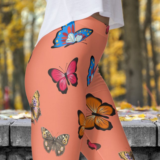 Legging Padrão Colorido de Borboletas Rosa Salmão (Colorful Butterflies on Salmon)