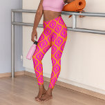 Legging Padrão de Arte Ogee de Ikat Ogee, Cor-de-rosa-Quen<br><div class="desc">Prepare-se para virar cabeças com essas elegantes, na moda, e leggings de design de minimalismo eclético! Perfeito para o motif artístico, estilo de arte retrô vintage ou amante do motif geométrico abstrato digital. O belo padrão de gaiolas Bohemian Ikat, cor de rosa quente e laranja brilhante, vibrante e vibrante, mostrará...</div>