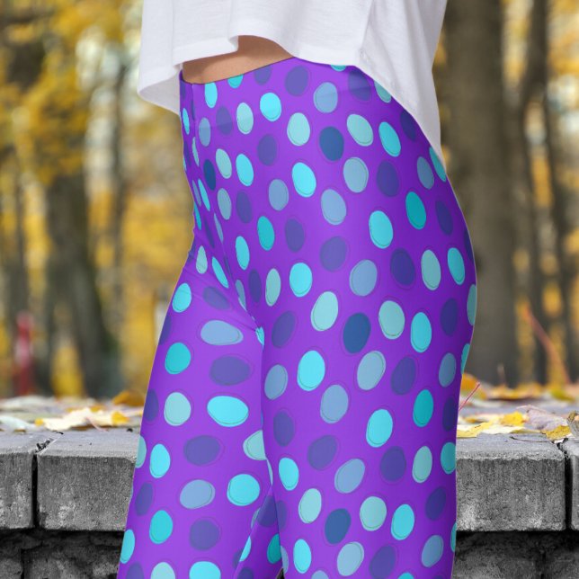 Legging Padrão de Bolinhas Azul e Violeta Delicioso (Blues on Blue Violet Leggings)