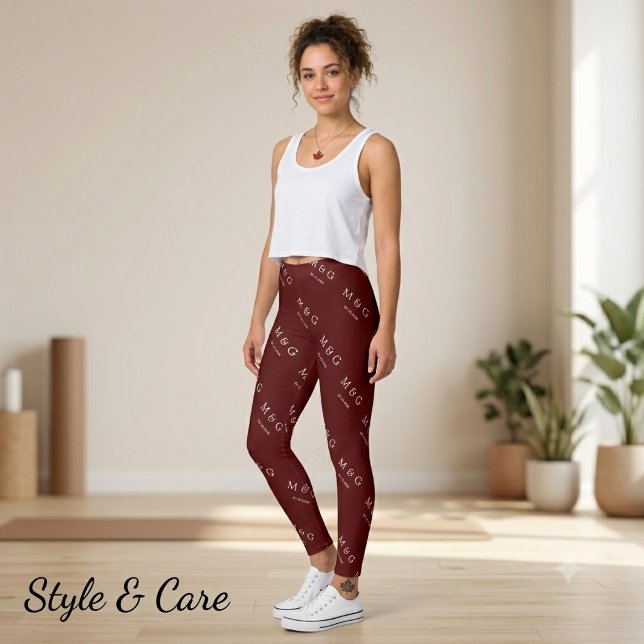 Legging Padrão de Data de Monograma Personalizado Marrom E (Custom Monogram Date Pattern Stylish Maroon Leggings)