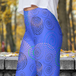 Legging Padrão de espirais hipnóticos azul de tendência<br><div class="desc">Arrefecimento e mesmerização: Elevem o seu olhar com estas pernas de pirilhas hipnóticas que chamam a atenção! Com o seu design impressionante e colorido, trazem uma dose extra de talo a qualquer equipamento, seja para malhação ou relaxamento. Confortável e moderno, essas leggings são projetadas para mantê-lo se sentindo fabuloso enquanto...</div>