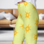Legging Padrão de estrela Dourada amarela do Limão vibrant<br><div class="desc">Brilha nessas pernas de Design de estrela! Suba o seu estilo com as minhas leggings desenhadas por Star! Apresentando cores vibrantes e um padrão único, essas leggings são perfeitas para soltar, errar ou atingir o estilo do ginásio. Com a sua vibração esportiva, você ficará confortável e em moda o dia...</div>