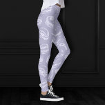 Legging Padrão de Pastris Francês | Lavanda Dusty Roxo<br><div class="desc">O tema Diabetes Diadinhos Divertidos é uma paleta de cores minimalista sofisticada e de baixo perfil de doces clássicos de pastelaria francesa. O design apresenta um padrão uniforme de sobremesas tradicionais, como cookies, bolos e tartes. Para personalizações ou outras cores, visite o justFharryn ou contate o designer c/o fharryn@yahoo.com #bohochic...</div>