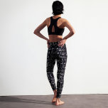 Legging Padrão de rosto preto e branco do Abstrato moderno<br><div class="desc">Um desenho abstrato com desenhos brancos de mulheres com diferentes faces é apresentado num padrão moderno sobre um fundo preto.</div>
