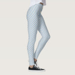 Legging Padrão de Stripe Diagonal Branco Azul<br><div class="desc">Na moda e legging moderno apresentam um padrão diagonal azul e branco. Desenvolvido exclusivamente para você pelo Happy Dolphin Studio.</div>