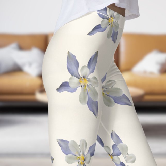 Legging Padrão Delicado de Petais Florais Brancos (Pale Petals on Floral White )