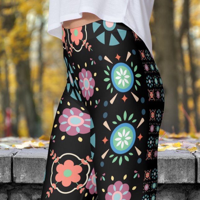 Legging Padrão Escandinavo Negro impressionante (Scandinavian Folk on Black Leggings)