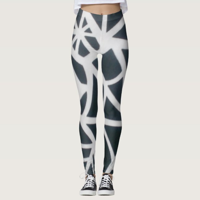 Legging Padrão Geométrico da Web de Aranha Preta e Branca. (Frente)