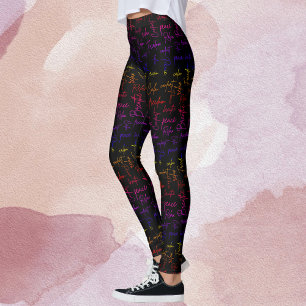 Legging Padrão Preto de Palavras Positivas em Script Arco-