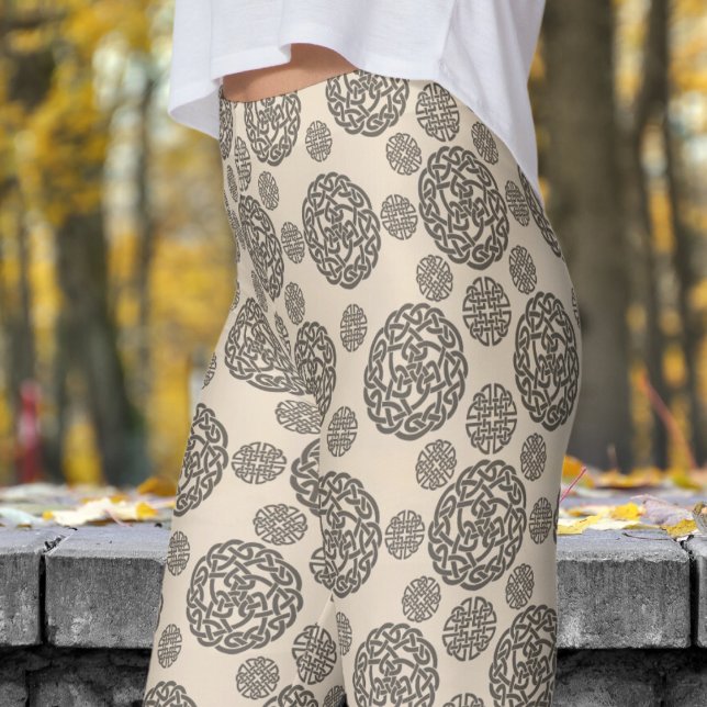 Legging Padrão Tribal de Linina Branca e Circular Negra (Bold White Linin and Black Circular Tribal Pattern Leggings)