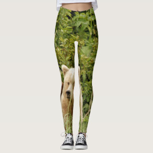 Legging pernas com dois filhotes de ursos grizzles e mãe