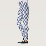 Legging Pernas Xadrezes azuis<br><div class="desc">Transforme sua temporada de festas com nossos leggings refinados, apresentando um impressionante padrão de xadrez de marinho de aquarela azul e branco de búfalo. Estas pernas irradiam elegância do eterno e charme festivo, oferecendo conforto e estilo. Elevem o seu guarda-roupa de férias e abraçam o espírito da estação com esta...</div>