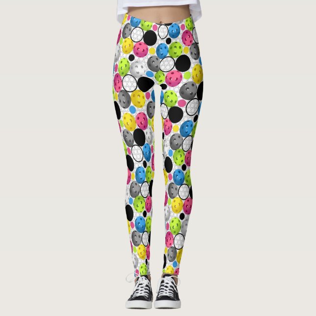 Legging Pickleballs em uma grade e em umas caneleiras (Frente)