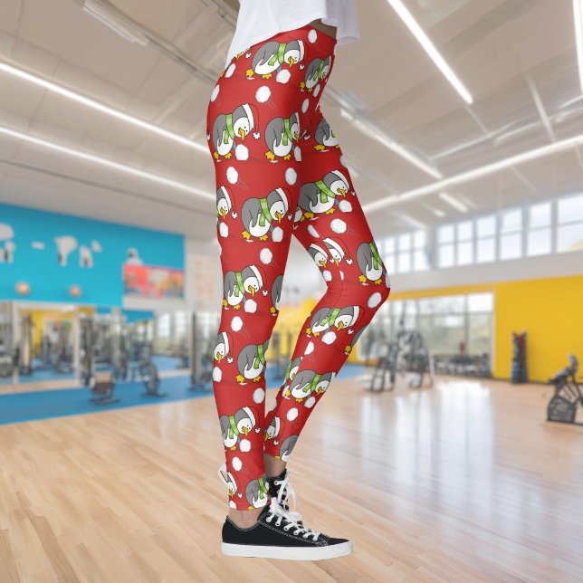 Legging Pinguim de Natal pegando uma bola de neve (Criador carregado)