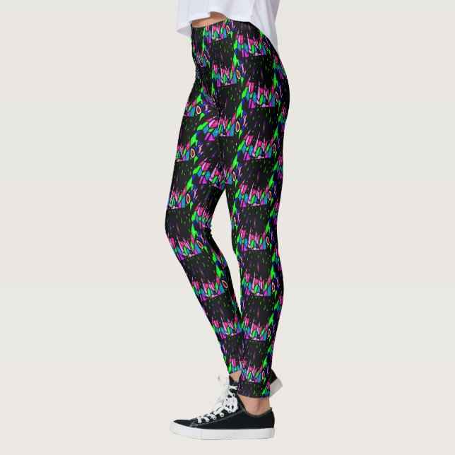 Legging Preto com pequenos padrões em cor rosa e verde (Esquerda)
