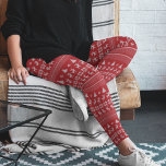 Legging Retro Vermelho Bonito Reindeer Floco de Neve Natal<br><div class="desc">Uma árvore natal vintage,  floco de neve e padrão de suéter argyle de renas em branco e vermelho em leggings de férias bonitas. Adicione um talento retrô à sua roupa com belas calças nostálgicas e antiquadas.</div>