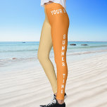 Legging Summer Time Beach Time Sporty Nomeado<br><div class="desc">Summer Time Beach Time Sporty Chamado Design. Este design único tem duas cores diferentes, marrom-claro e laranja. É muito simples personalizar, basta adicionar seu nome. Será impressa em ambos os lados das leggings. O texto da perna esquerda é "TEMPO DE VERÃO" e o texto da perna direita é "TEMPO DE...</div>