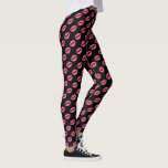 Legging Teste padrão feminino do beijo do preto do rosa<br><div class="desc">Estas caneleiras bonito,  femininos são feitas dos lábios do rosa quente/batom em um fundo preto. É um design bonito,  na moda para qualquer um que ama beijos. Estas caneleiras são igualmente perfeitas para um maquilhador.</div>
