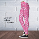 Legging Testemunhas de troféus de esporte - padrão rosa<br><div class="desc">Estas leggings são cor-de-rosa claro,  com um padrão repetitivo em uma cinza de prata. Troféus desportivos e estrelas,  para uma combinação vencedora.</div>