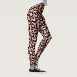 Legging Trendy Rosa Dourada Leopard Spots Impressão Animal<br><div class="desc">Estas leggings apresentam um padrão tendencial de manchas-leopardo negras em um fundo rosa dourado.</div>