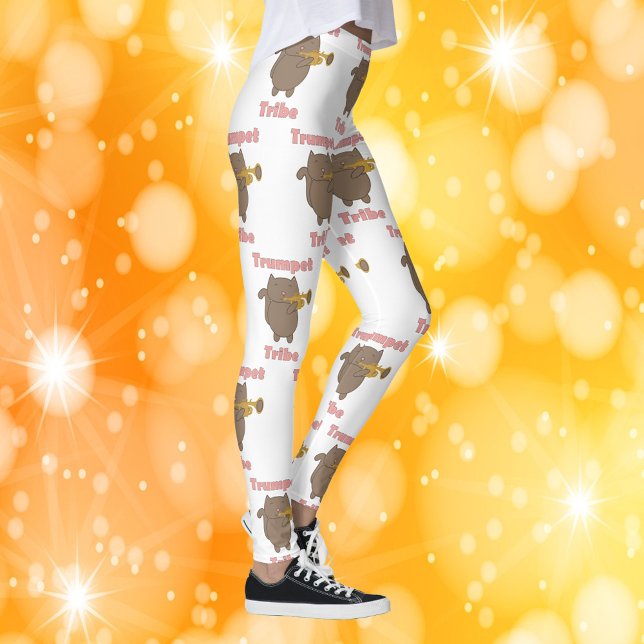 Legging Tribo da Trombeta Gato Marrom Padrão Rosa (A pair of leggings with a pattern of a brown cat playing the trumpet and the words trumpet tribe.)