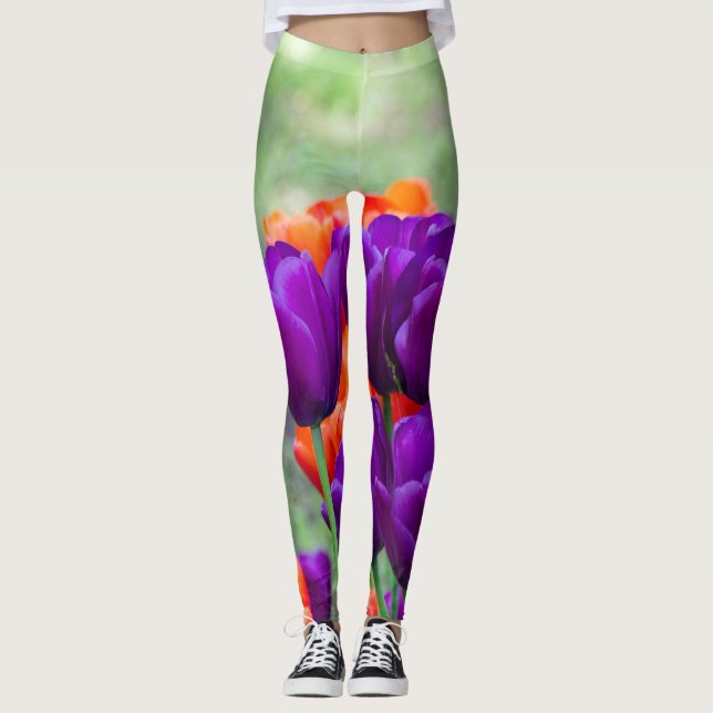 Legging Tulipas roxas escuras num dia ensolarado no jardim (Frente)