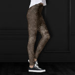 Legging Velvety Bronze Damask | Grunge Barroco Marrom<br><div class="desc">Grunge dos anos 90, todo crescido! O fino e dramático enigma barroco veludo e veludo, inspirado no gótico, enigmático, em paleta rica e profunda cria uma vintagem opulenta que esmagou a textura de veludo. Da luxuosa e sofisticada coleção de "Moody Jewel Tones", esta novidade moderna e moderna mídia mista unisex...</div>